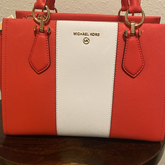 Michael KORS - Picture 2 of 10